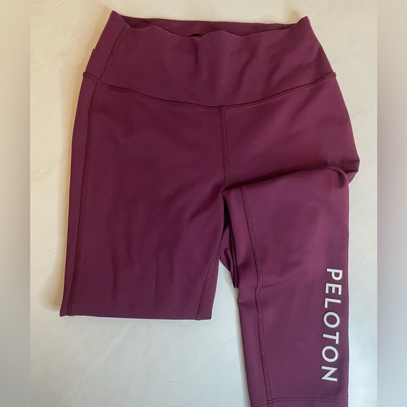 PELOTON Capri Burgundy Legging - Picture 11 of 12